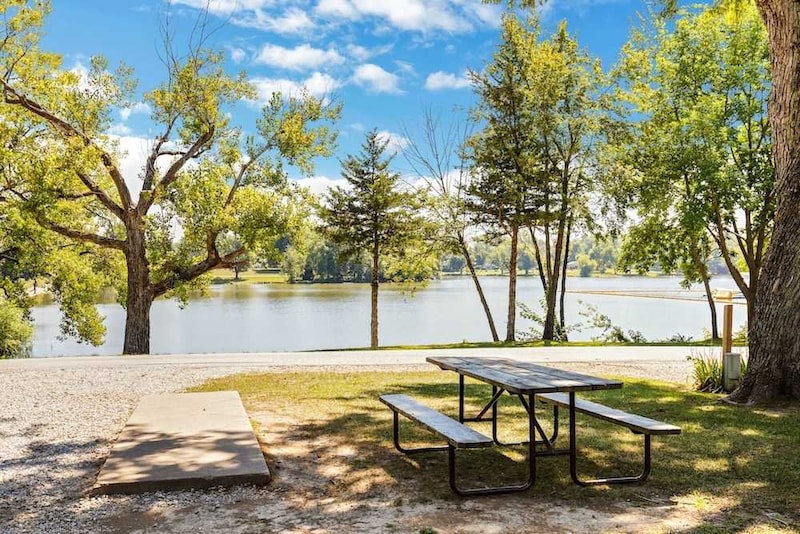 Premium Lakeview Back-In 30/50 AMP RV Site-1